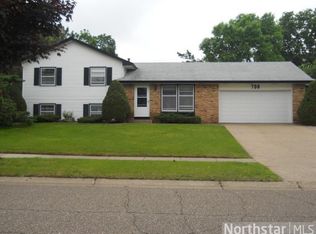 796 Newell Dr, Apple Valley, MN 55124