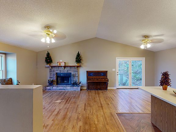 3rd image of 112 Sourwood Dr
