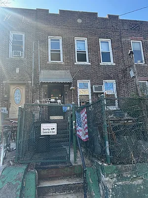 25 Van Dam Street 