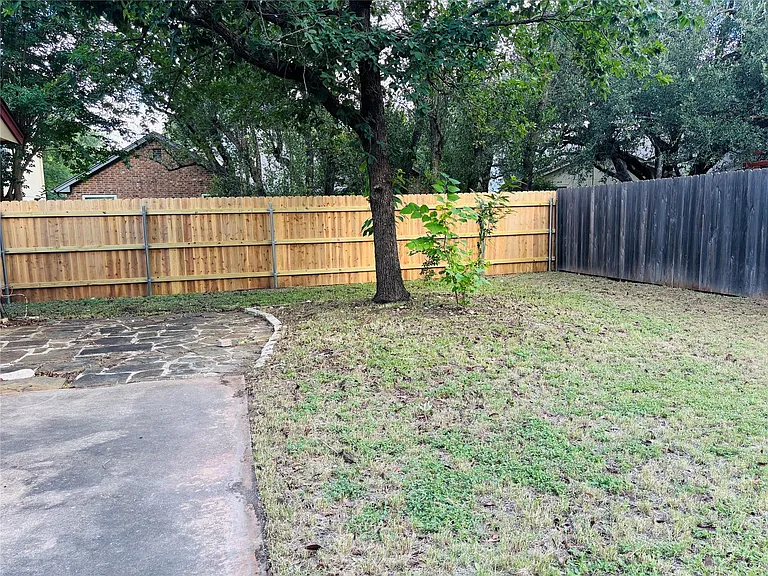 7806 Taranto Dr — Photo 3