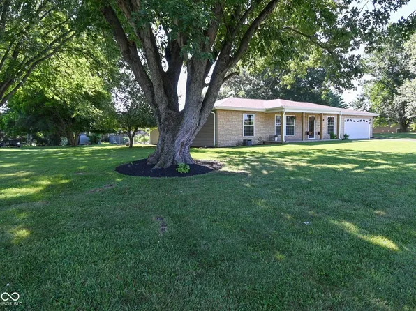 2061 Fairway Dr, Greencastle, IN 46135