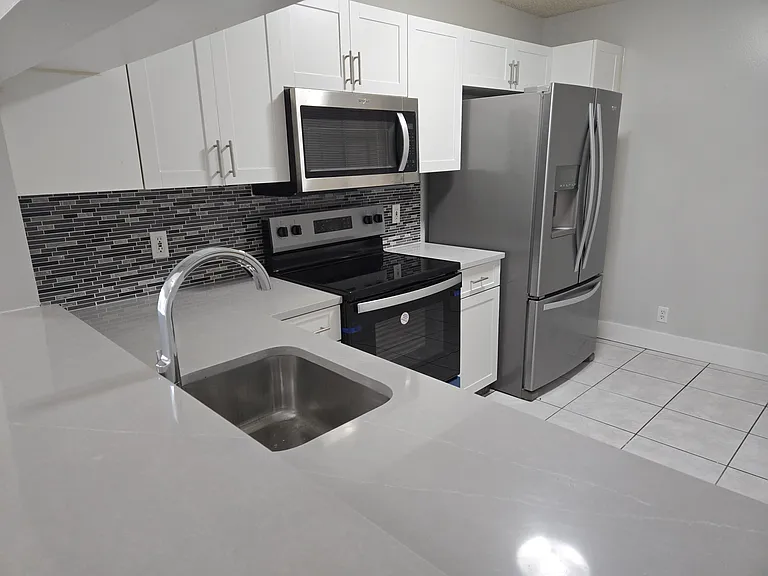 1861 SW 116th Way — Photo 1