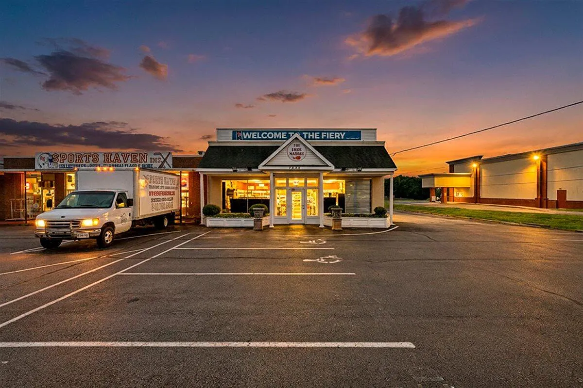 Studio, 3724 sqft, $4,193 — Photo 1
