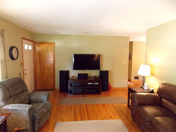 3rd image of 1375 Oakmont Ave