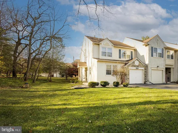 7 Plum Ct, Lafayette Hill, PA 19444