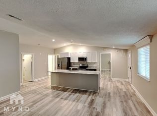 5825 Crossing King Dr, Charlotte, NC 28212