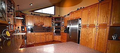 lots of storage/cabinets