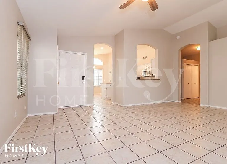 7356 W Crest Ln — Photo 4