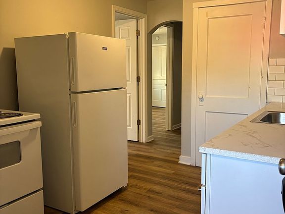 3rd image of 253-255 S State St #253-1/2