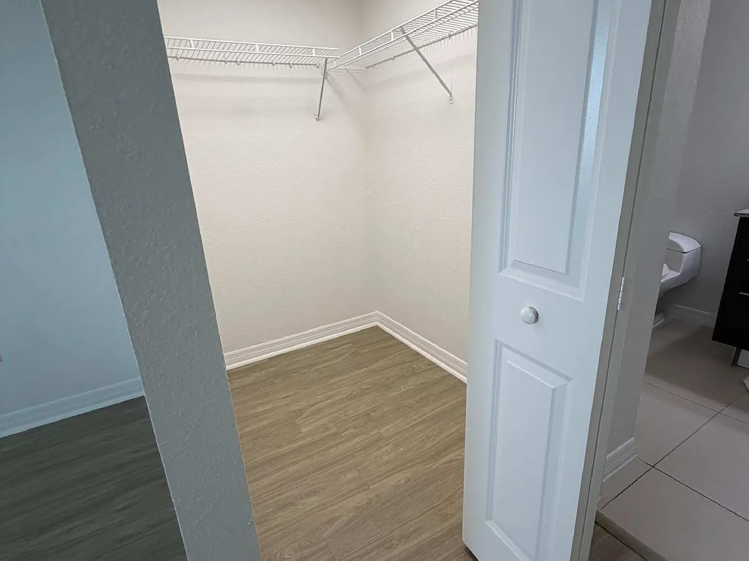 2 bed, 2.0 bath, 899 sqft, $2,626 — Photo 4
