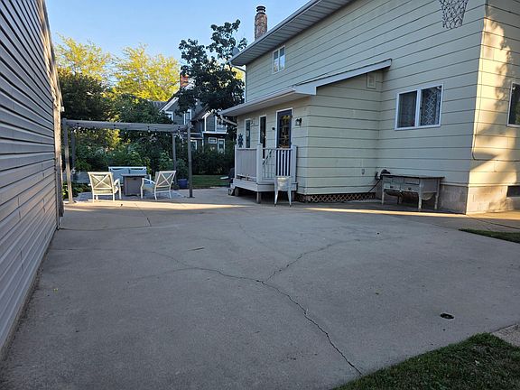 3rd image of 105 4th St W