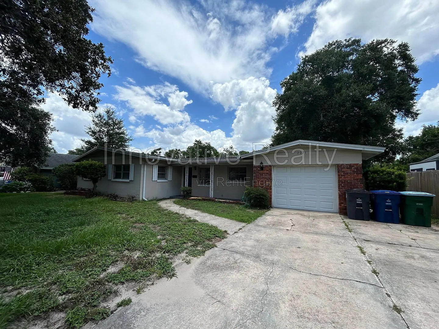 3 bed, 2.0 bath, 1425 sqft, $2,400 — Photo 2