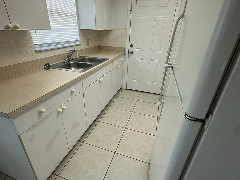 621 Sally Ln #6 — Photo 2