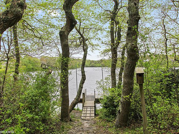 5th image of 15 Lake Drive