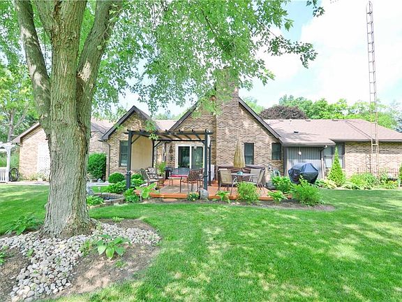 4th image of 369 Camelot Dr