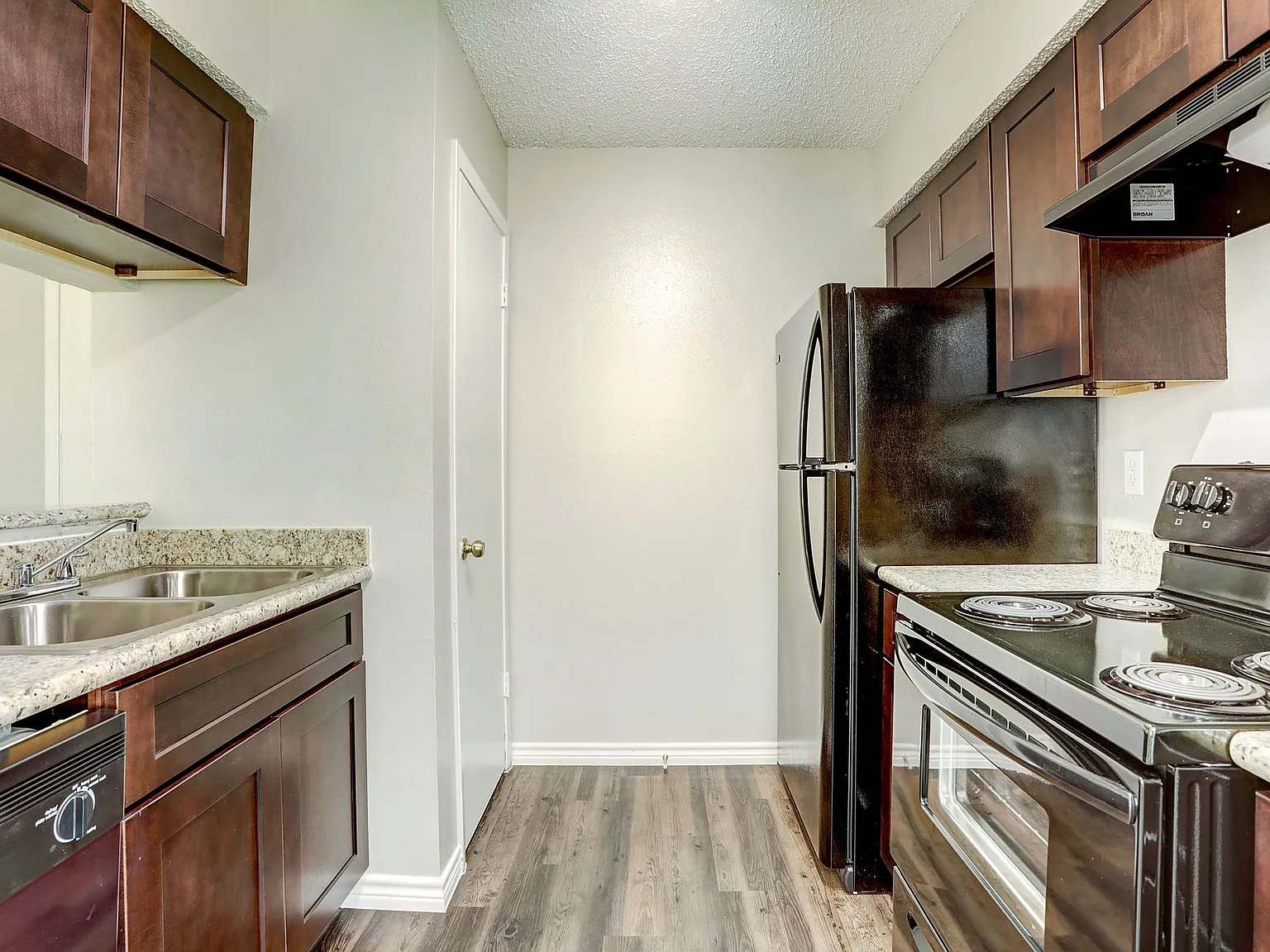 Summers Bend Apartments — Photo 3