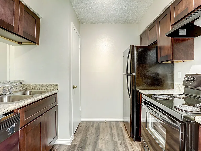 Summers Bend Apartments — Photo 8