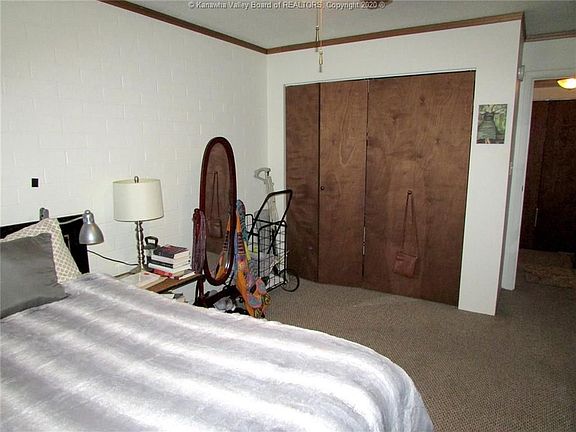 5th image of 2106 Kanawha Blvd E APT 215