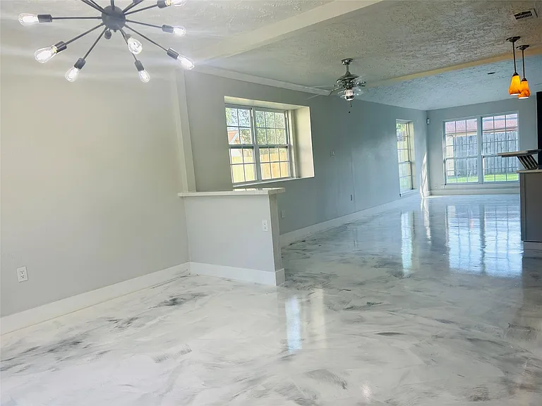 15719 Red Springs Dr — Photo 7