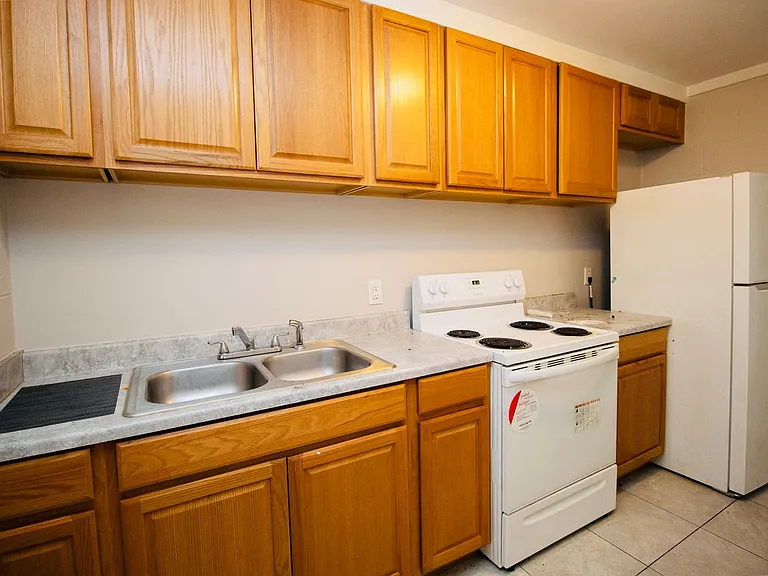 2447 Gervais St #B — Photo 5