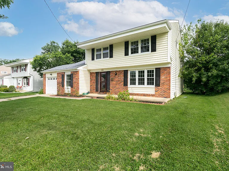 116 Eaton Pl — Photo 2