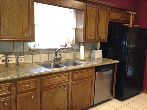 Spacious Kitchen with granite counter tops