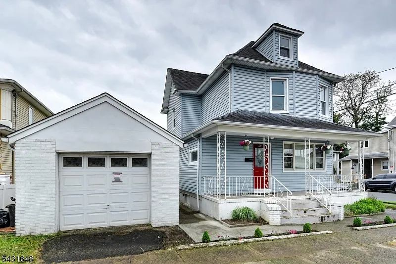 3 bed, 1.5 bath, $3,600 — Photo 2
