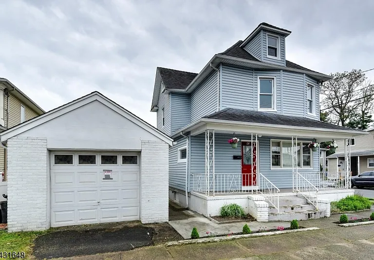 40 Grove St — Photo 2