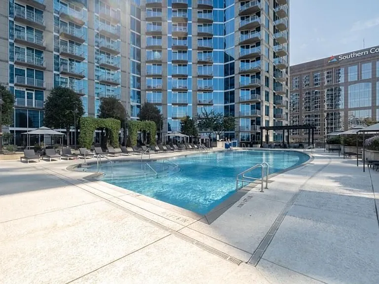400 W Peachtree St NW #35000 — Photo 13