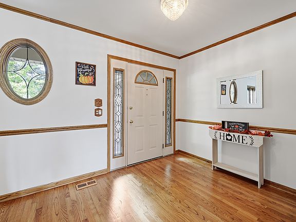 3rd image of 655 Crest Dr