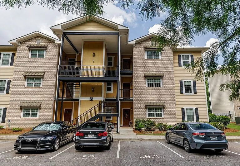 350 Wood Lake Dr #24 — Photo 1