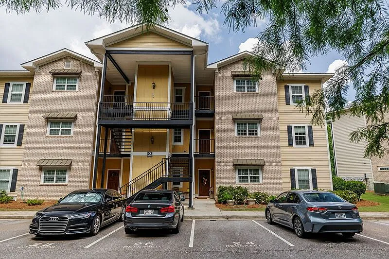 350 Wood Lake Dr #24