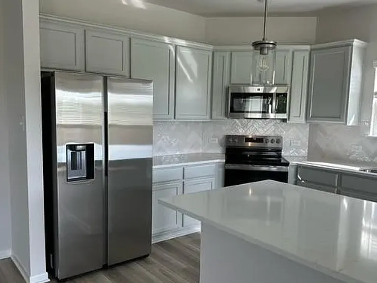 1214 Carnaby Dr — Photo 6