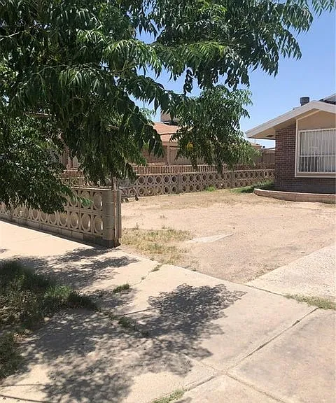 8420 Waterfall Dr — Photo 2