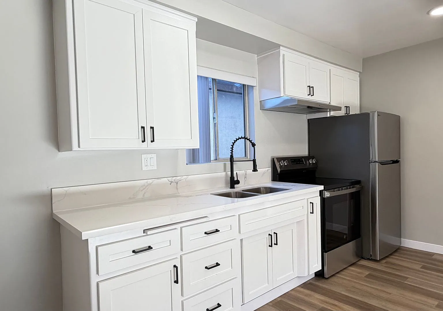 Brownstone Apartments — Photo 1