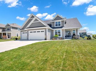 184 Winterberry Ln, Grafton, WI 53024