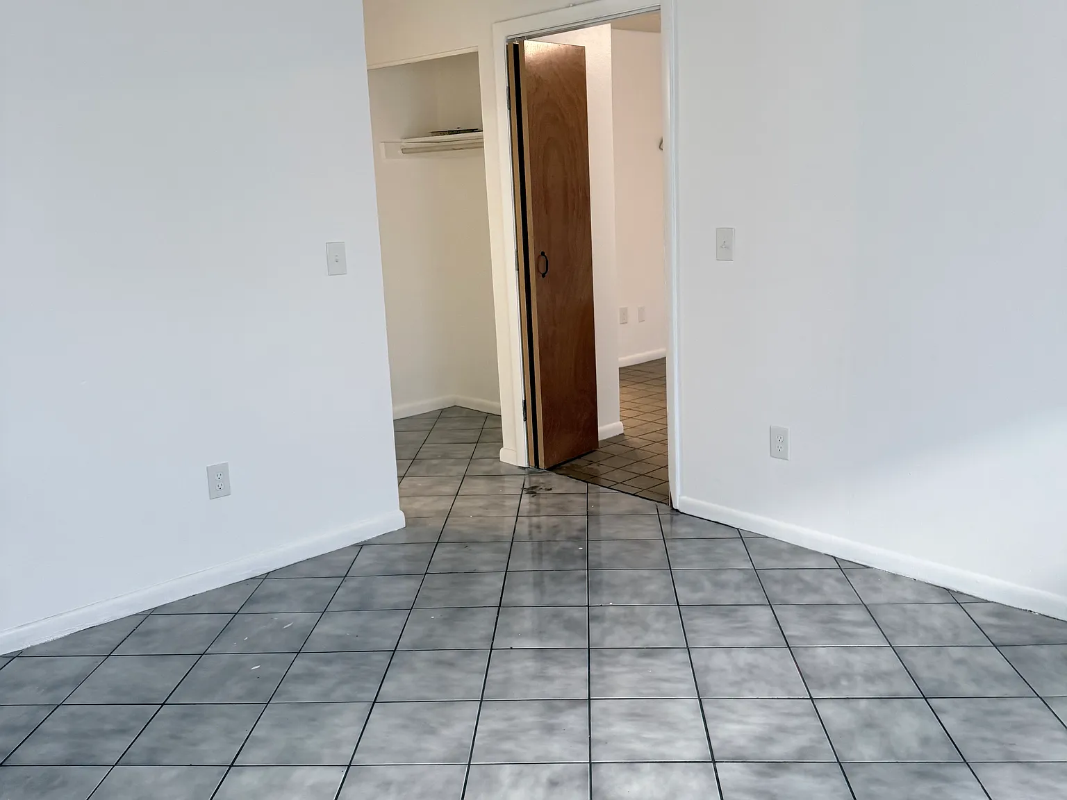 1 bed, 420 sqft, $1,050 — Photo 4