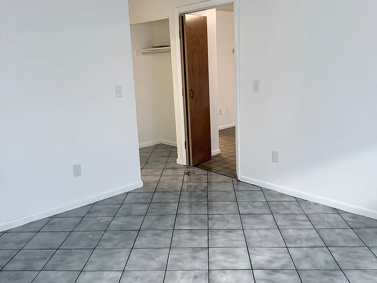 31 E Market St #G — Photo 2