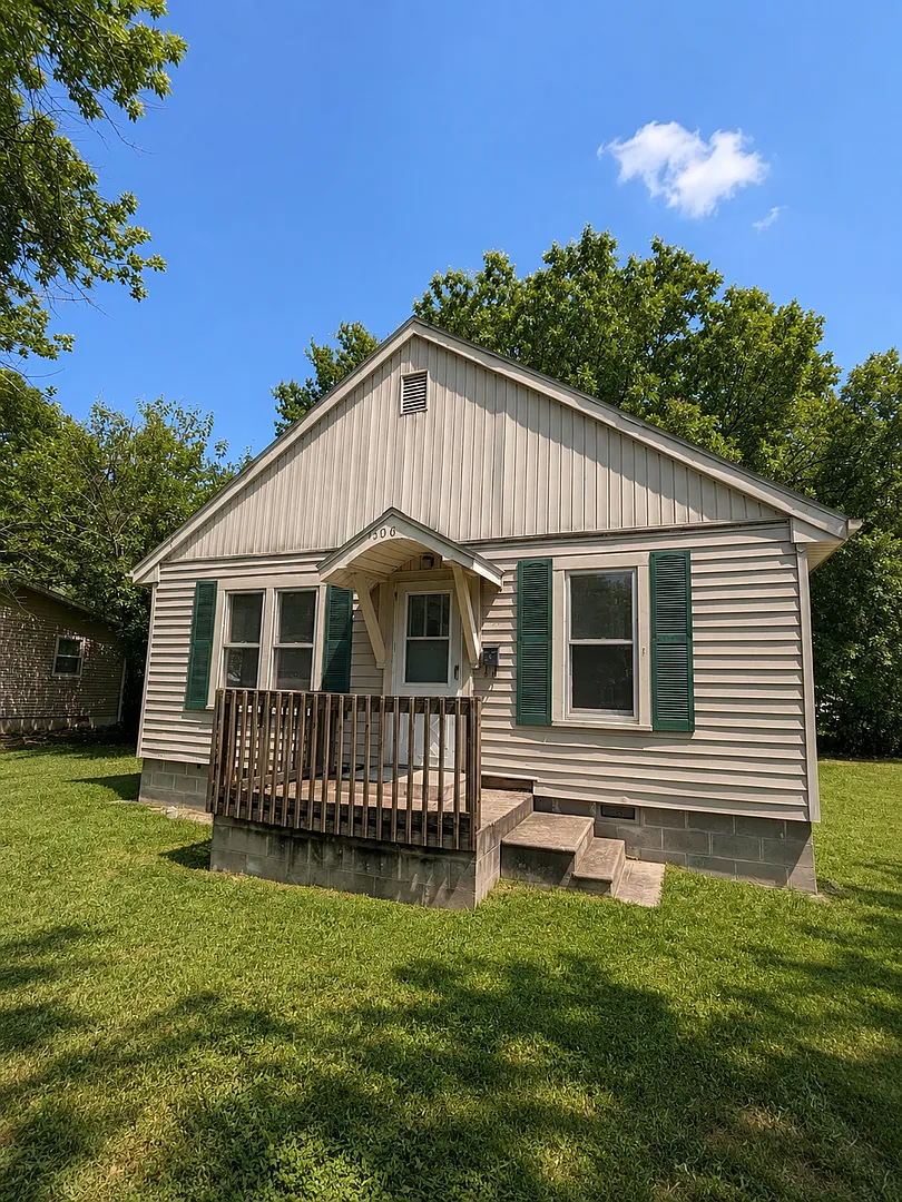 Lamar Mo!! 3 Bedroom / 1 Bathroom — Photo 1