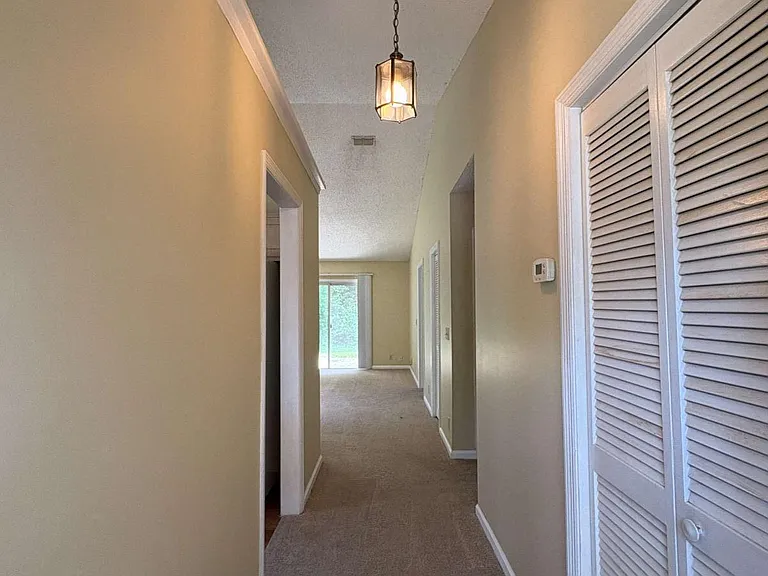233 W Lakemont Dr #B — Photo 2