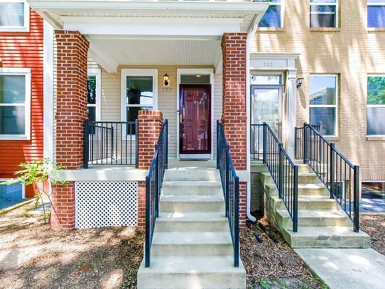 720 Barnes St NE — Photo 61