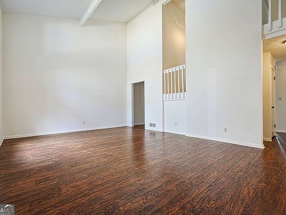 2nd image of 300 Cruise Ct