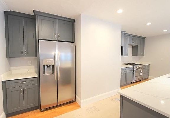 4th image of 115 Elm St #C