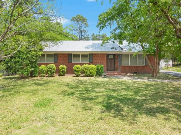 1011 Cherokee Cir, Waycross, GA 31501