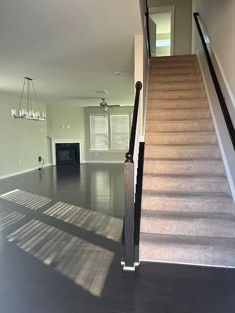 4 bed, 2.5 bath, 2398 sqft, $2,200 — Photo 2