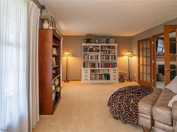 5th image of 304 Rodeo Cir