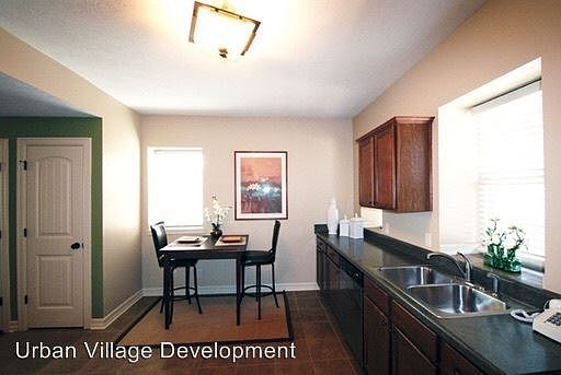 4th image of 3007 Jackson St APT 202