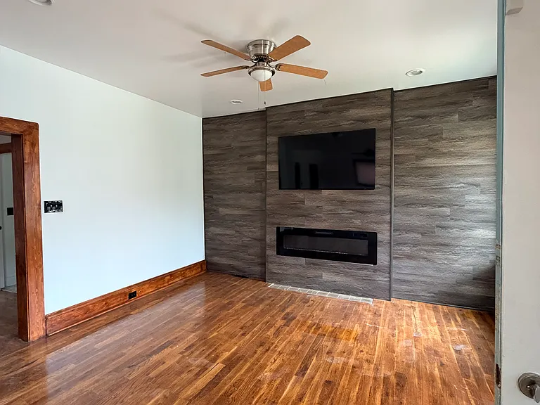 5856 Pershing Ave — Photo 6
