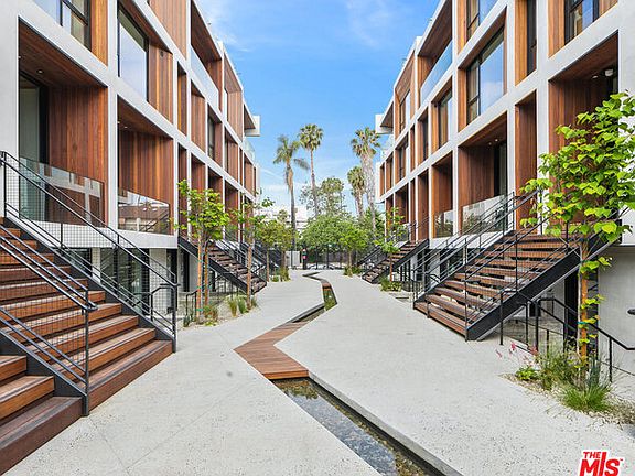 2nd image of 610 S Van Ness Ave #6