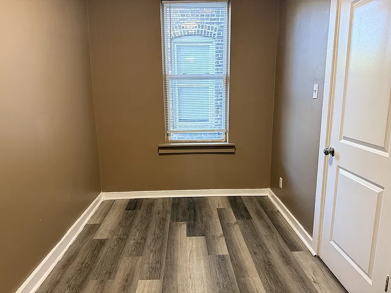 8833 S Exchange Ave — Photo 17